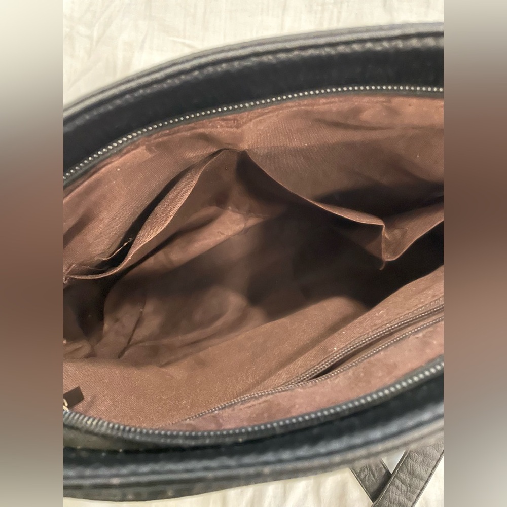 Elegant Black Cross Body Bag - Picture 14 of 16
